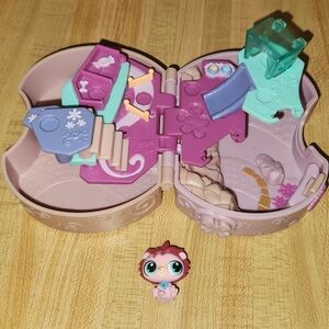 Littlest Pet Shop Teensiest Tiniest Pop-up Purple Dog Playset